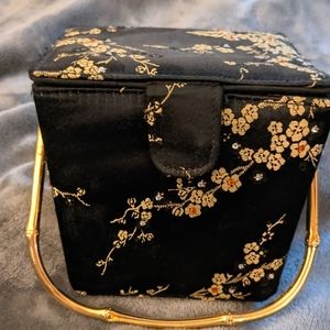 Chinese Take out clutch